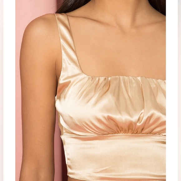 Superdown Jamie Ruched Satin Crop Top - Picture 4 of 11